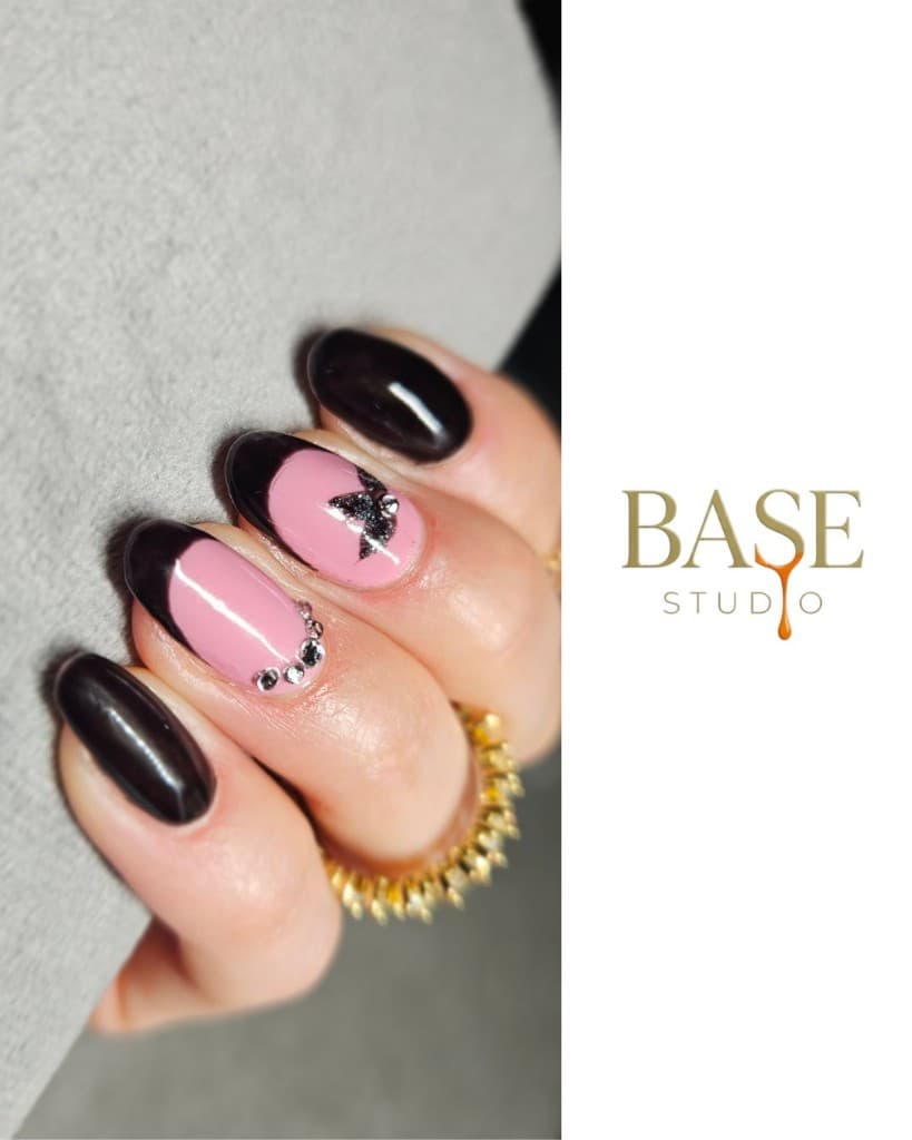 Czarno-różowy french z motylem i cyrkoniami — BASE STUDIO Włocławek