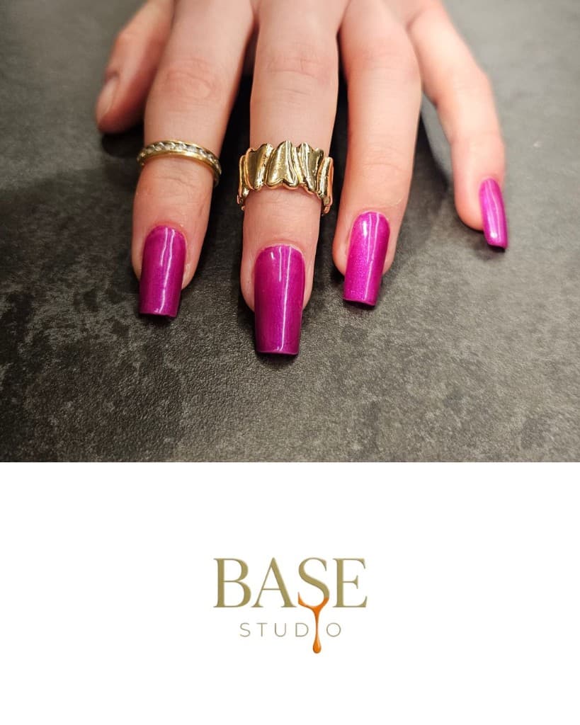 Magenta z połyskiem metalicznym, złote pierścionki — BASE STUDIO Włocławek
